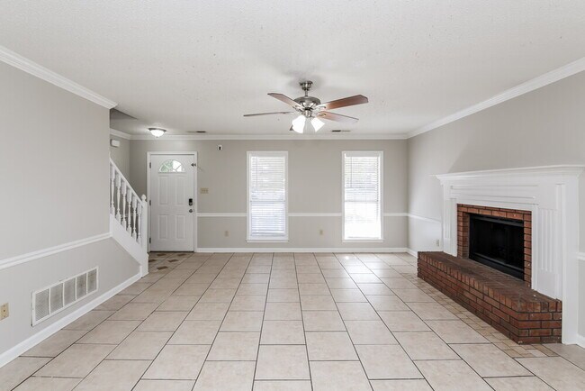 Building Photo - 10156 Phillips Dr