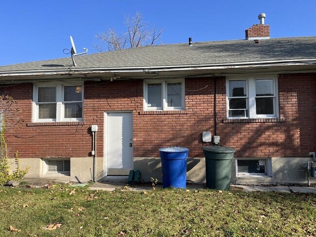 Building Photo - 361-361 Williams Ave S