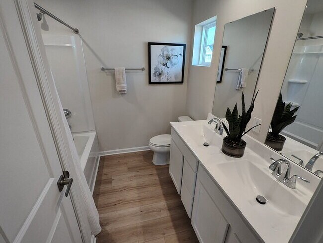 Building Photo - 104 Filly Ln