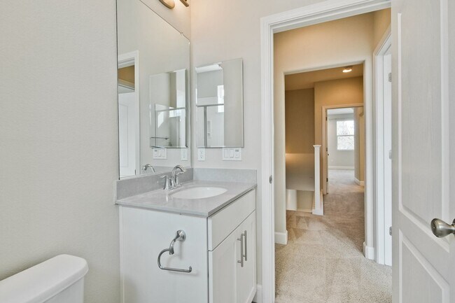 Building Photo - Exquisite 3 bedroom 3 bathroom home in San Jose Blossom Hill area!