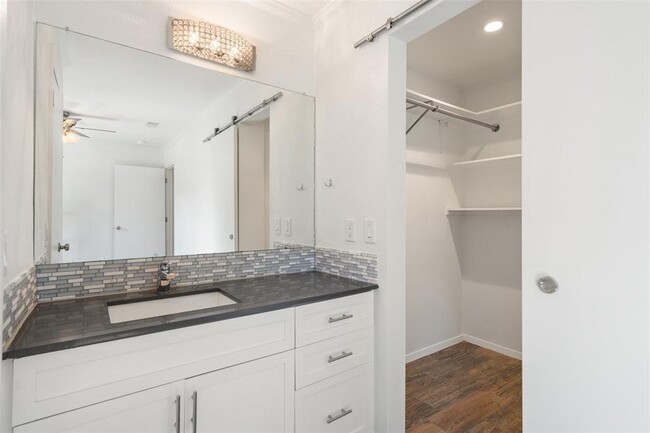 Building Photo - 5608 Cougar Dr