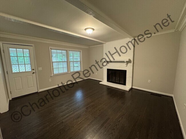 Building Photo - Brick ranch with attached garage