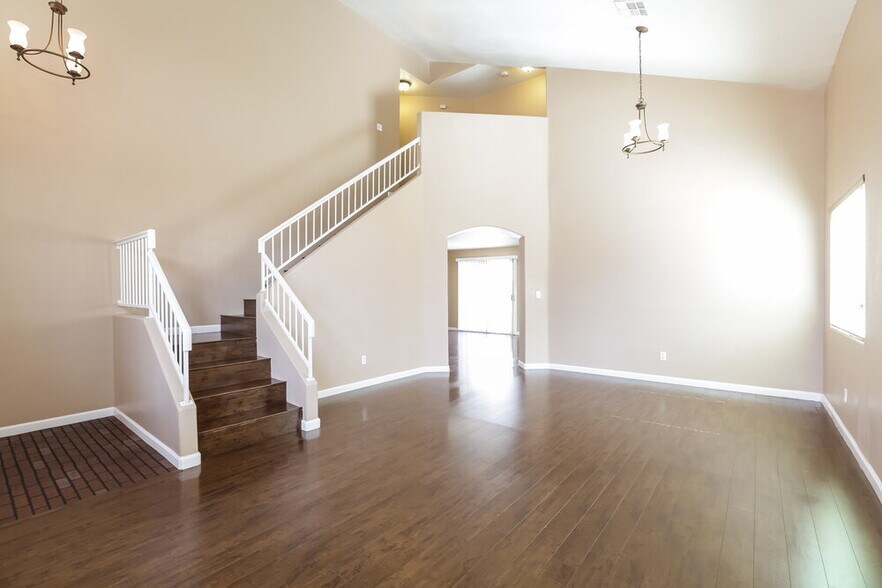 Building Photo - 4630 Spruce Oak Dr