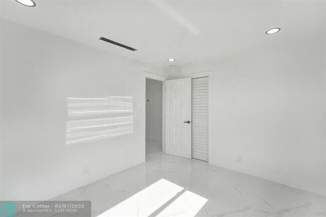 Building Photo - 5310 NW 16th St