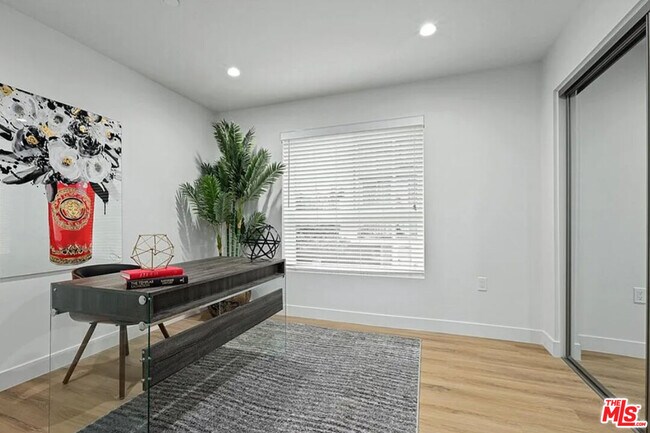 Building Photo - 5405 Hermitage Ave
