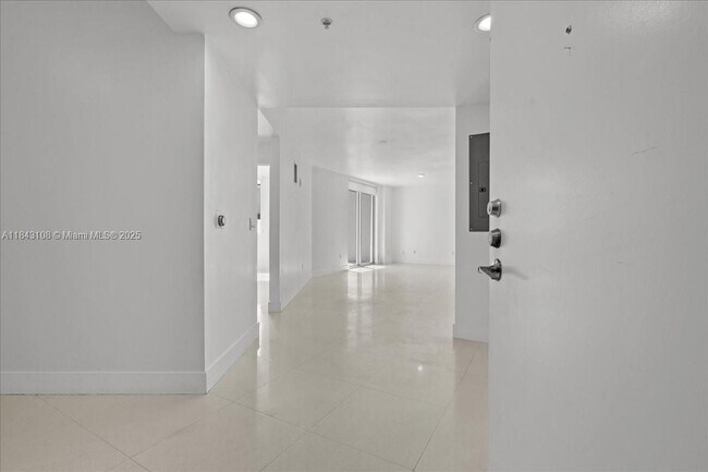 Building Photo - 3030 NE 188th St