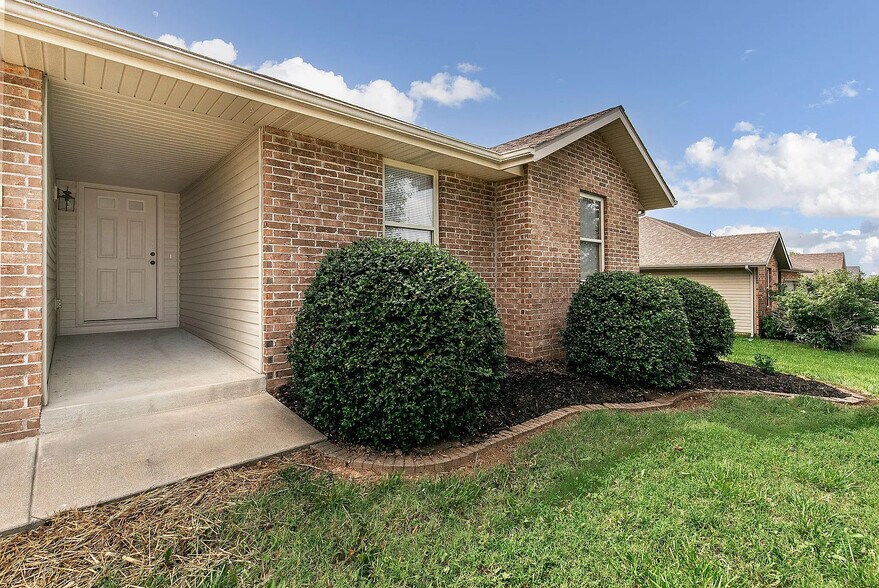 Building Photo - 1907 Holly Springs Ave