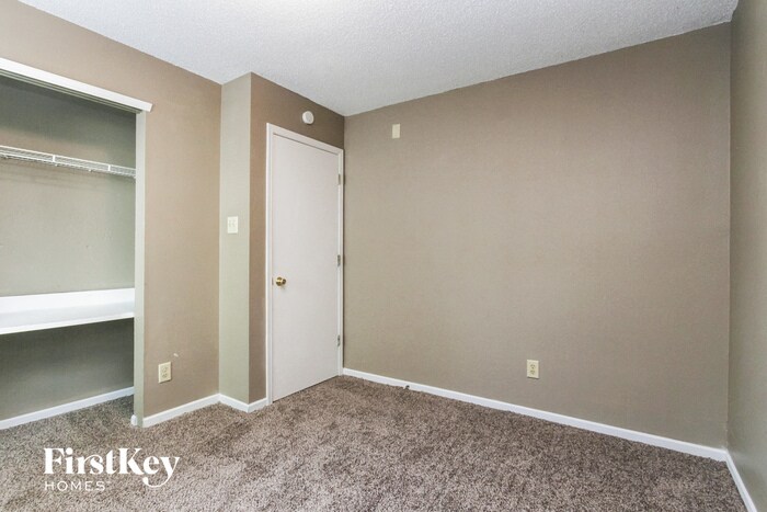 Building Photo - 1861 Southernwood Ln