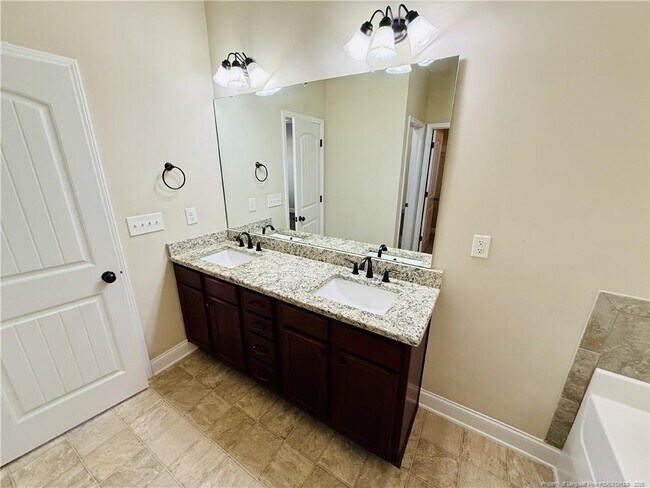 Building Photo - 848 Bellingham Way