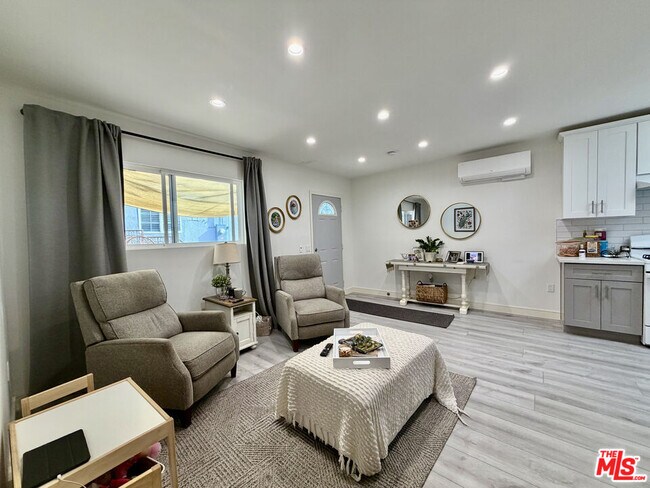 Building Photo - 7764 Fountain Ave