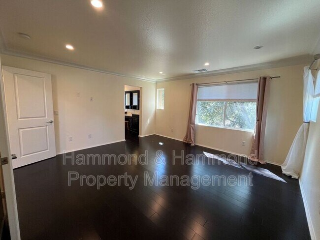 Building Photo - 3806 Cayman Ct