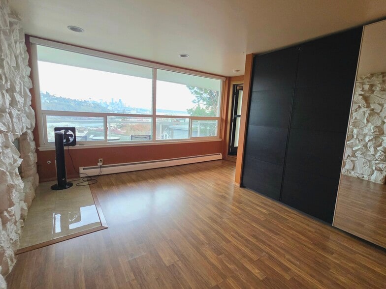 Building Photo - 2012 Thorndyke Ave W