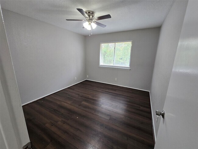 Building Photo - 5628 Birchmont Dr