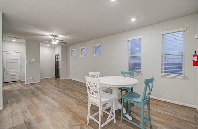 Building Photo - 1525 Parkland Oak Dr