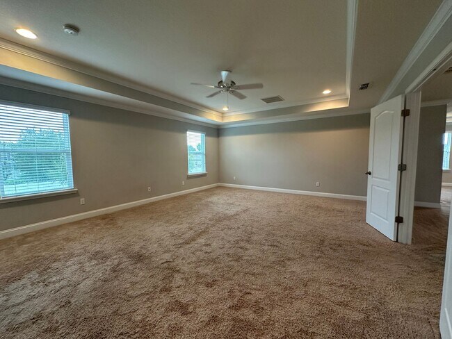 Building Photo - Large Home at Work Golf Village