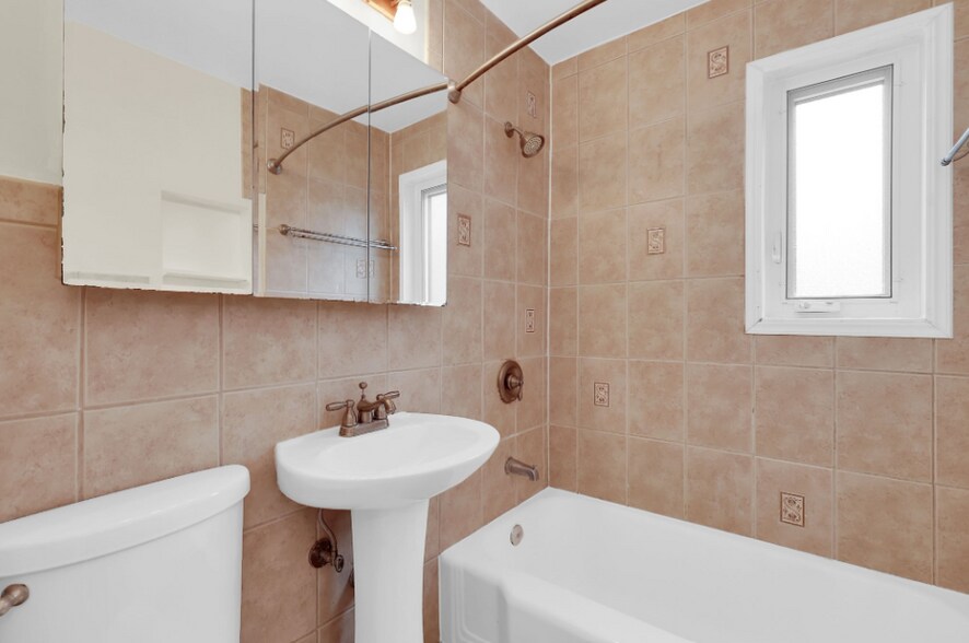 Building Photo - 10411 Montrose Ave