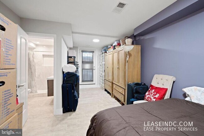 Building Photo - 1272 Oates St NE