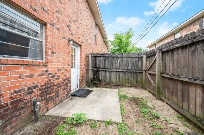 Building Photo - 1686 Brightside Dr