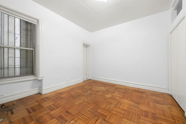 Building Photo - 400 Riverside Dr