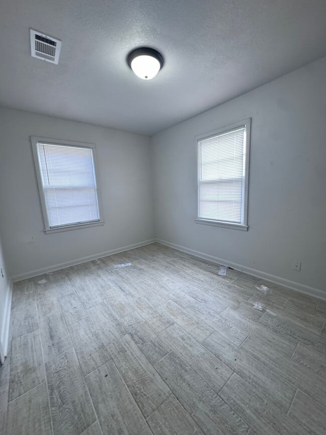 Building Photo - 3 Bed / 1 Bath in Trumann Available Now.