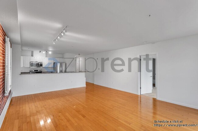 Building Photo - 323 29th St