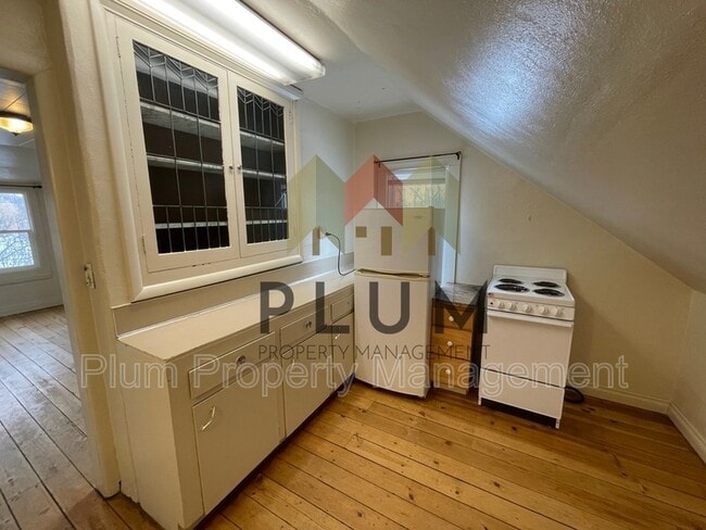Building Photo - Lease Pending | 807 Bulwer Street