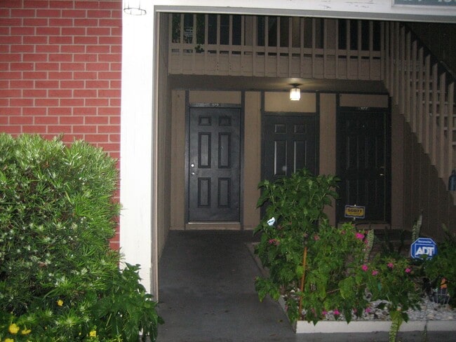 Building Photo - 1 Bed 1 Bath Condo