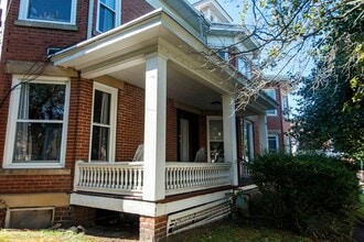 Building Photo - 27 N College St