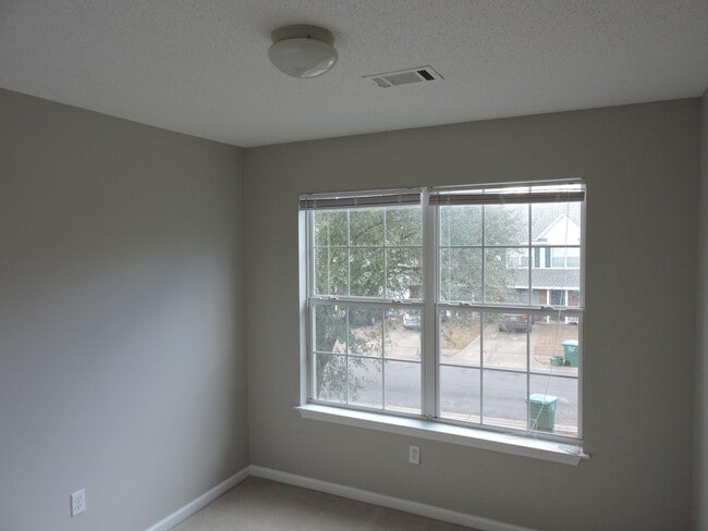 Building Photo - 132 Swaying Pine Ct