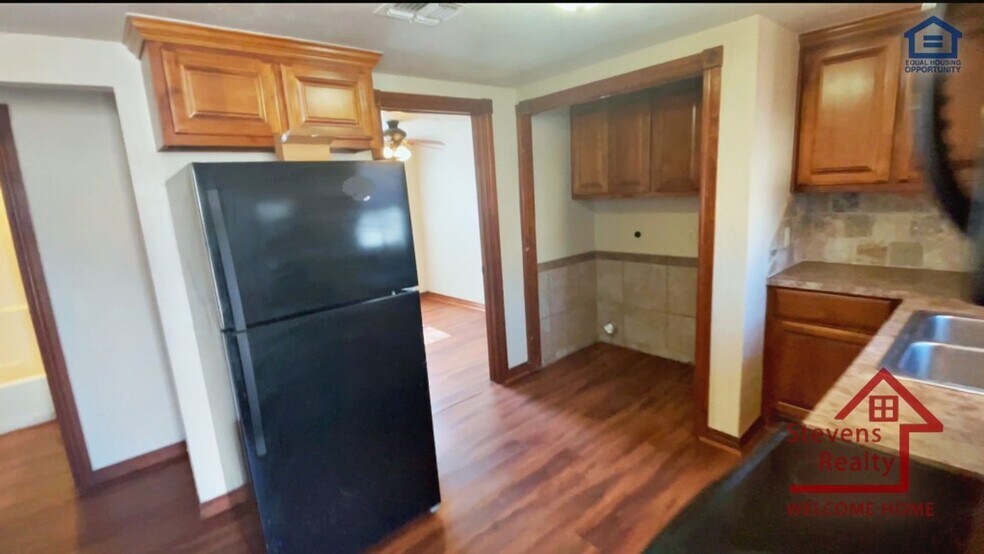 Building Photo - 1602 NW Lindy Ave