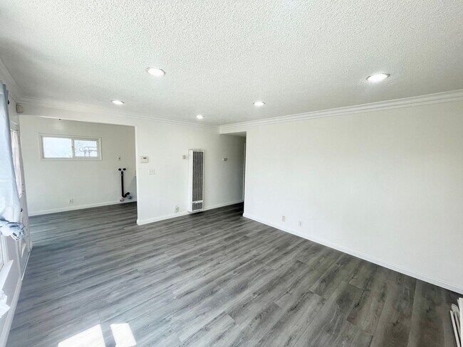 Building Photo - 155 W Norwood Pl