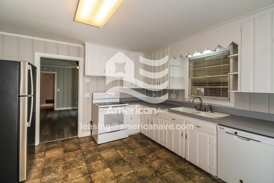Building Photo - 1506 Cedar Terrace
