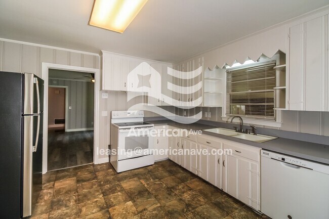 Building Photo - 1506 Cedar Terrace