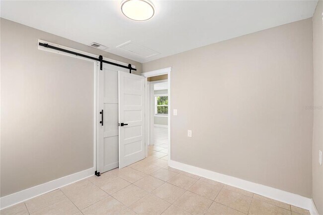 Building Photo - 231 E Madeira Ave