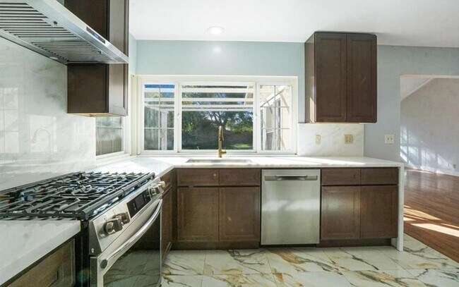 Building Photo - 24121 El Tiradore Cir