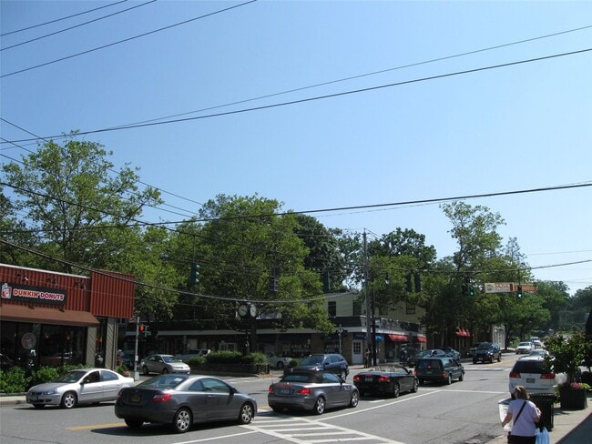Building Photo - 580 Bedford Rd