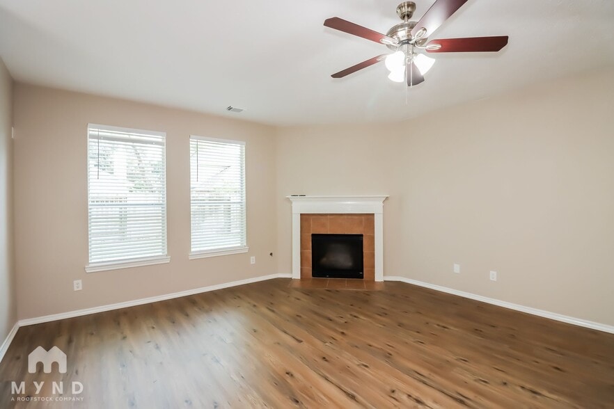 Building Photo - 4914 Forest Hurst Dr