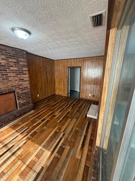 Building Photo - 4020 N Canal St