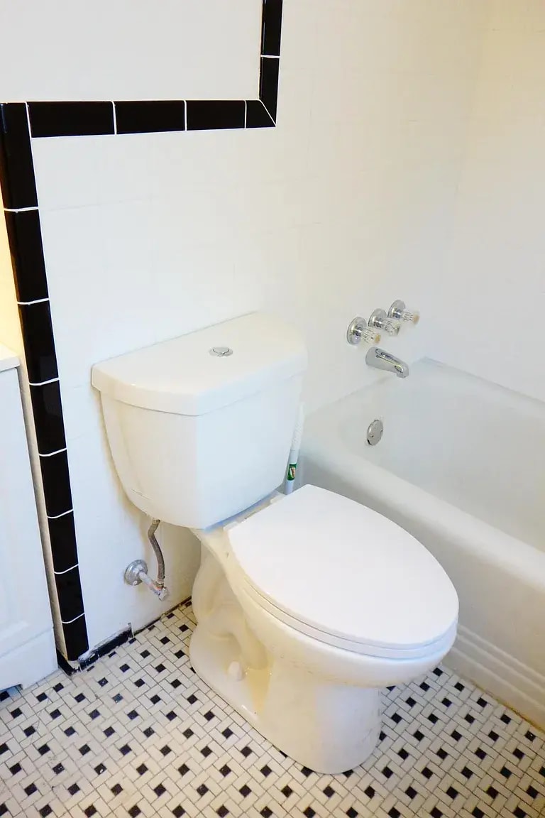 Building Photo - 910 Kennebec Ave