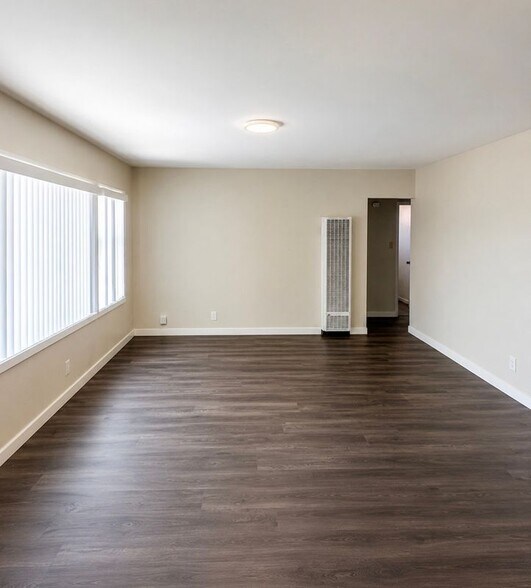 Building Photo - 1512 W 103rd St