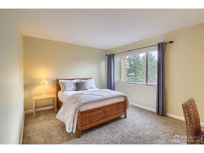 Building Photo - 855 W Moorhead Cir