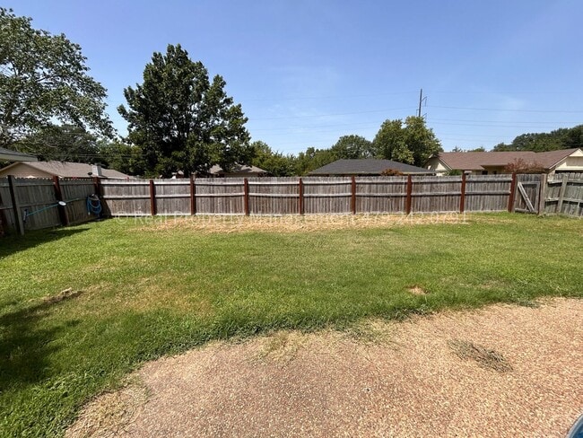 Building Photo - 8801 Meandering Way