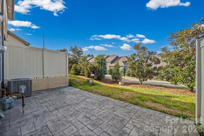 Building Photo - 827 Ayrshire Ave