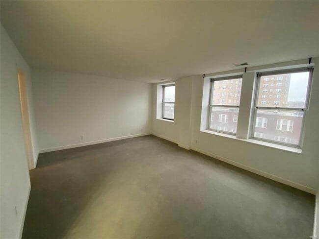 Building Photo - 5330 Pershing Ave