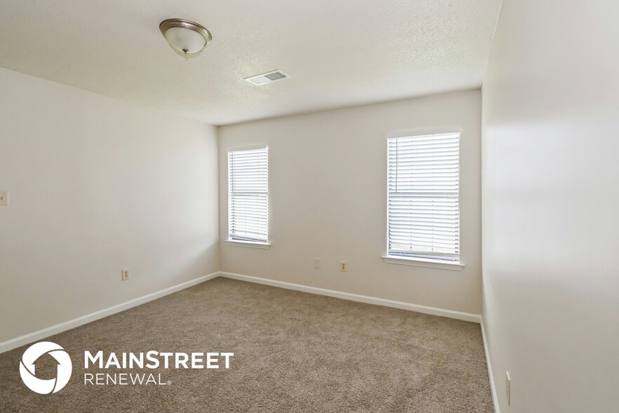 Building Photo - 5451 Gardendale St