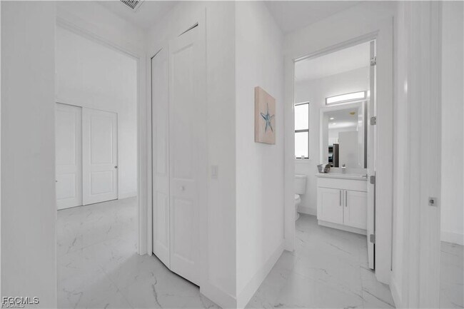 Building Photo - 2416-2418 Xelda Ave N