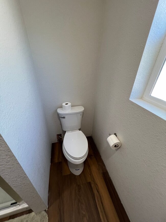 Building Photo - Newly Remodeled 1 Bedroom