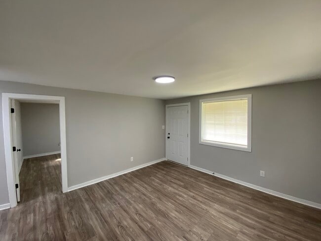 Building Photo - 1810 Hemlock Ave