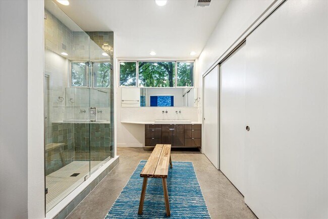 Building Photo - 207 Caney St