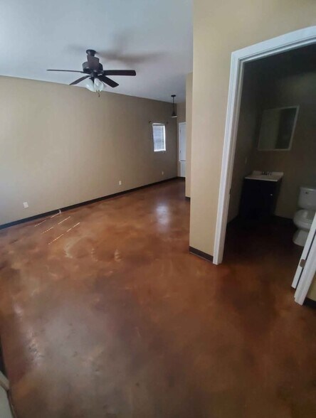 Building Photo - 1615 Aldersgate Rd